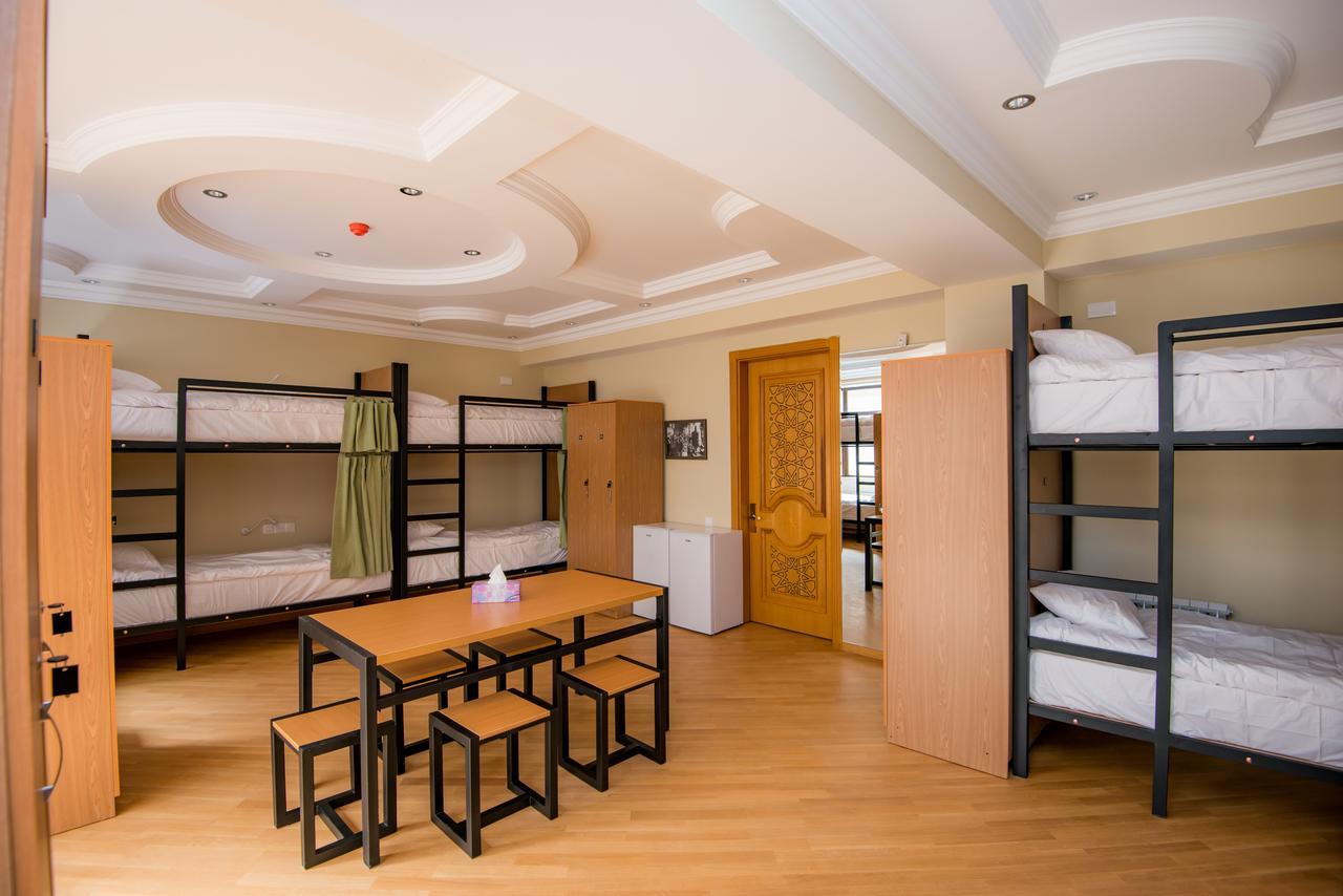 Feyu Hostel Baku Exteriör bild