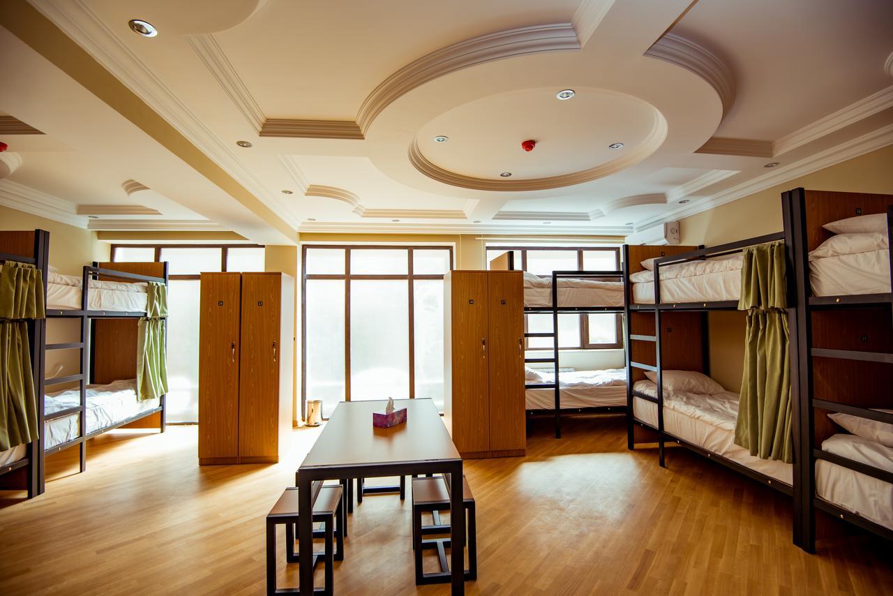 Feyu Hostel Baku Exteriör bild