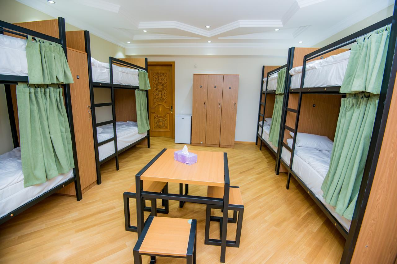 Feyu Hostel Baku Exteriör bild