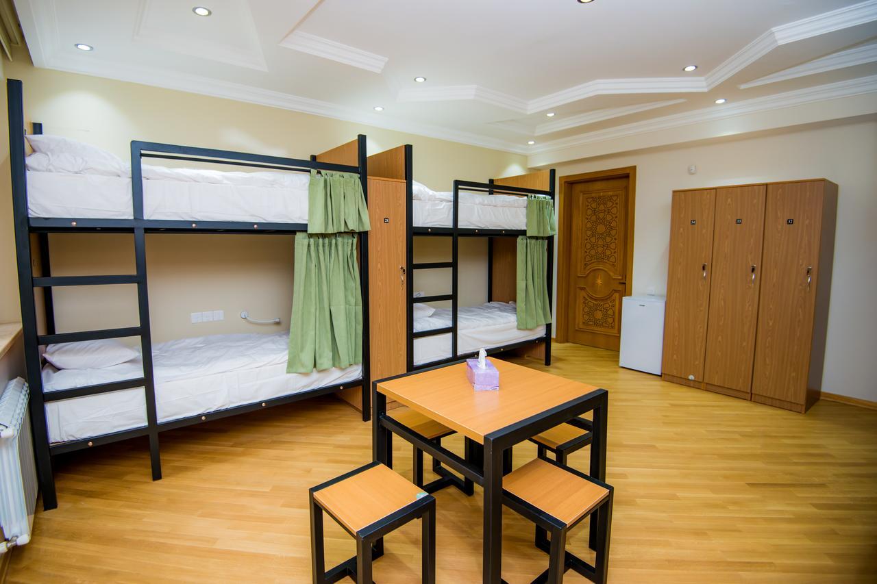Feyu Hostel Baku Exteriör bild